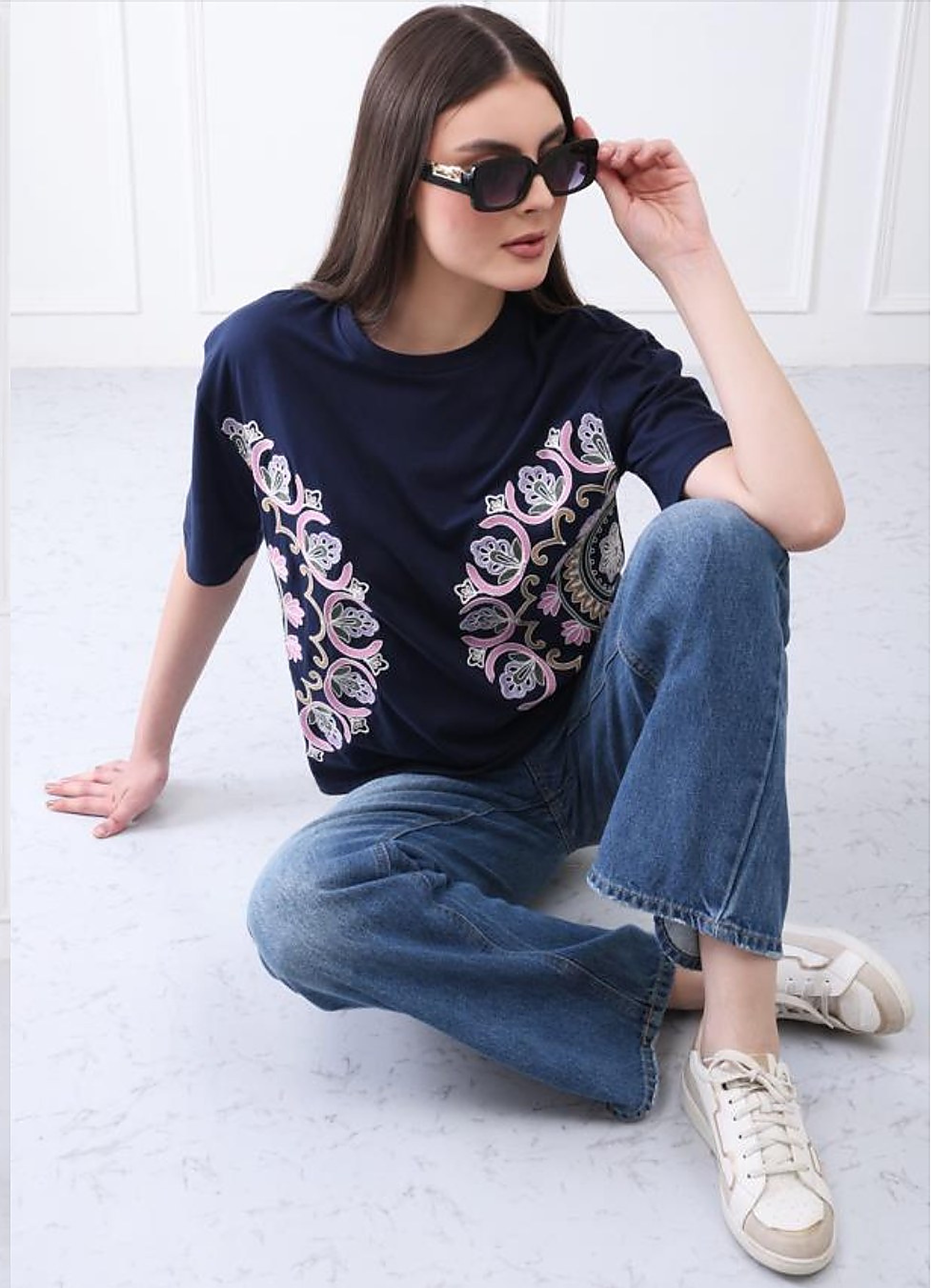 Playera de jersey bordada paisley de Otto De Fiore, colección Otoño/Invierno